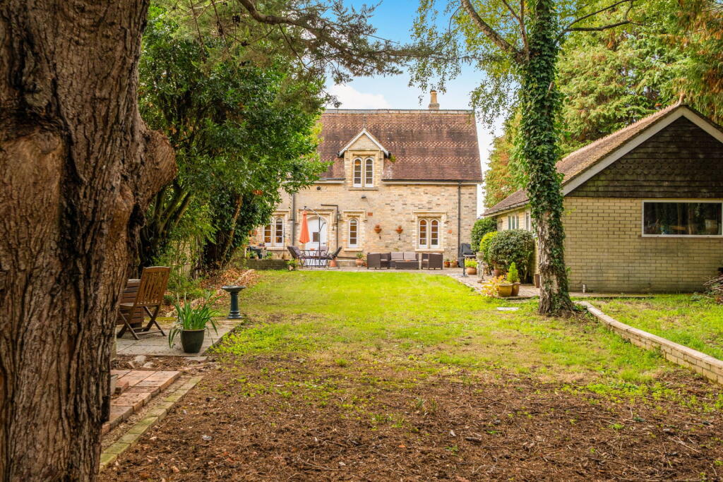 House in Ferndown - View 5