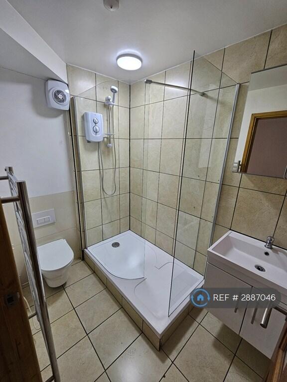 Apartment in Cardiff, Grangetown - View 4