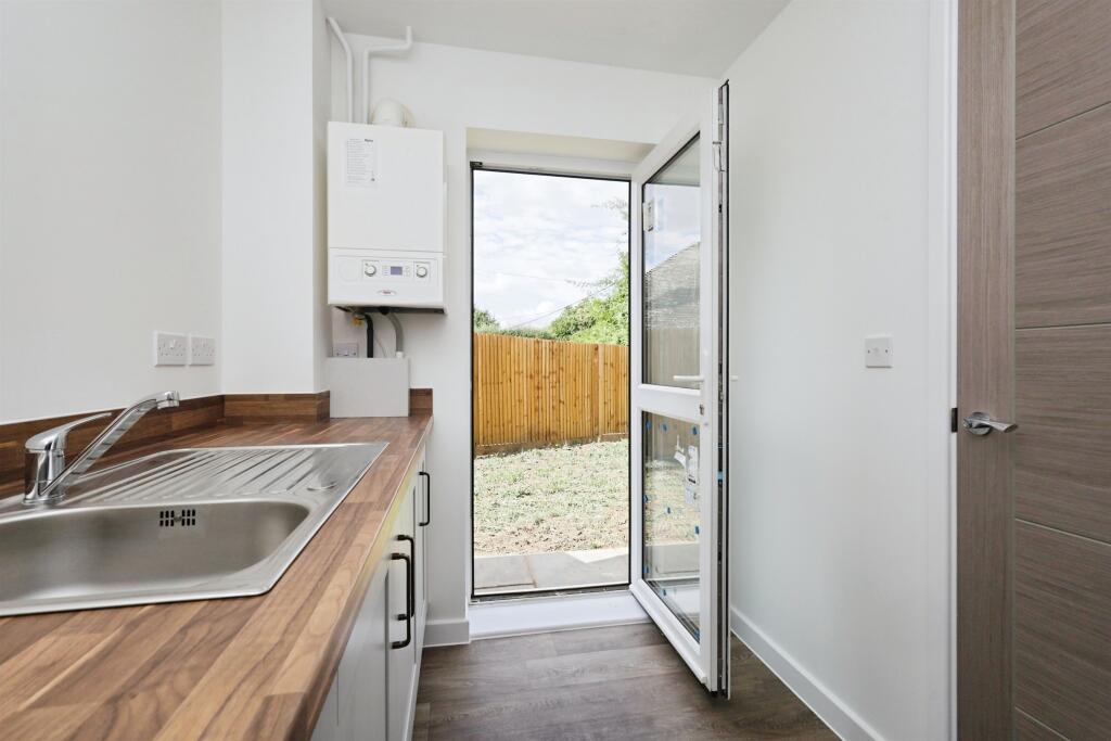 House in Wealden, Hellingly - More