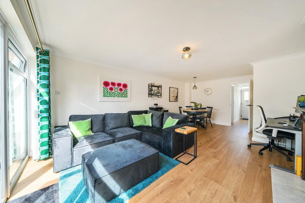 House in Bromley - More