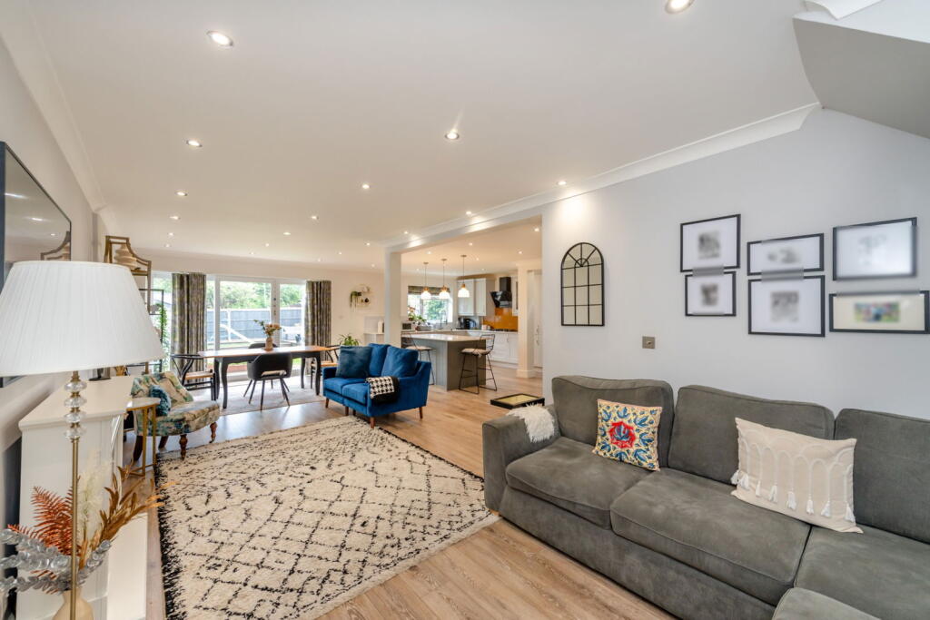 Woodford Crescent, Pinner, HA5 photo 2