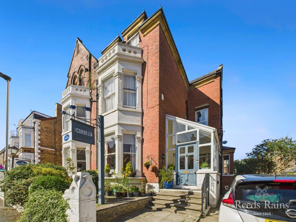 10-bed semi-detached on Esplanade Road, Scarborough, North Yorkshire, YO11, £475,000