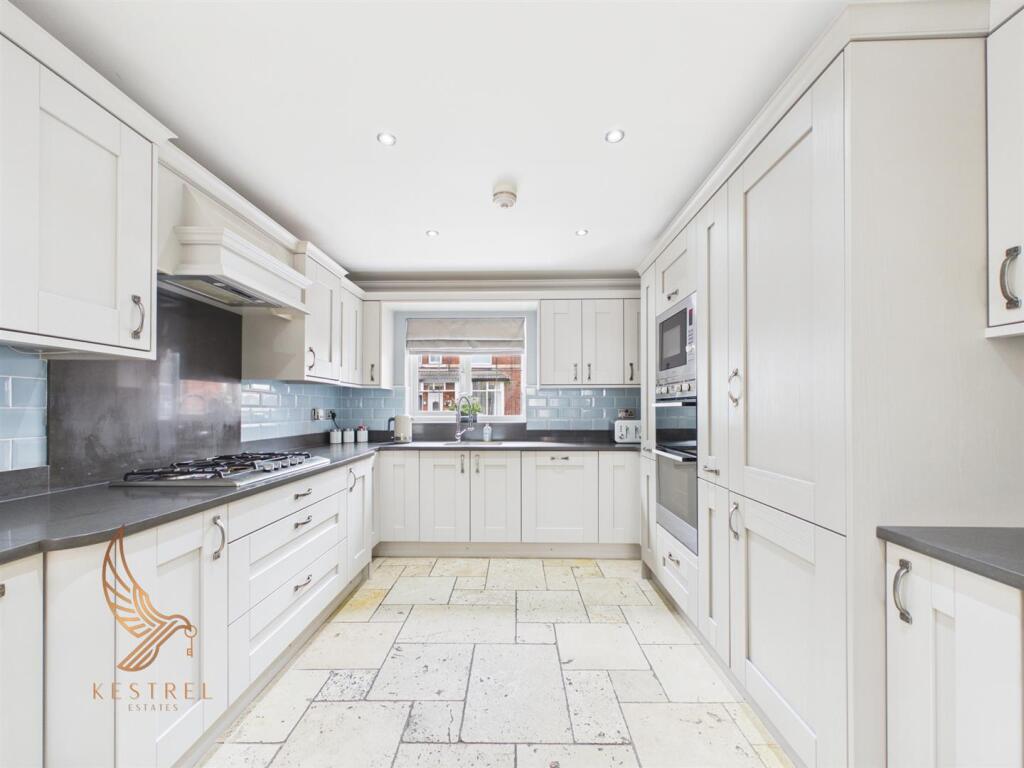 House in Wakefield - View 5