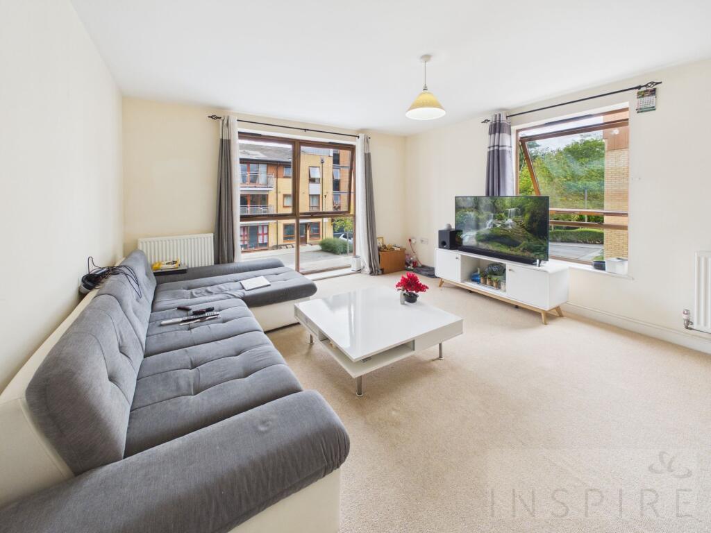 Apartment in Crawley, West Sussex - View 3