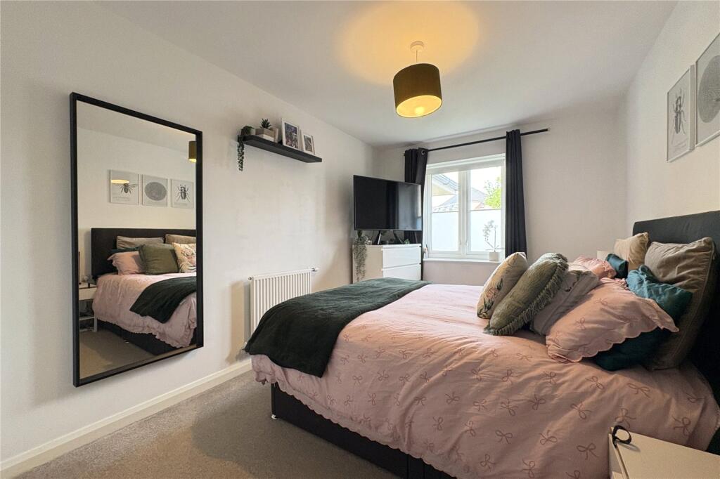 Apartment in Rushmoor, North Town - View 5