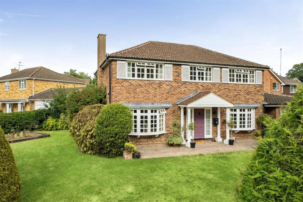House in Wokingham, Emmbrook - More