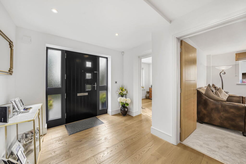 House in Epping Forest, Chigwell - View 5