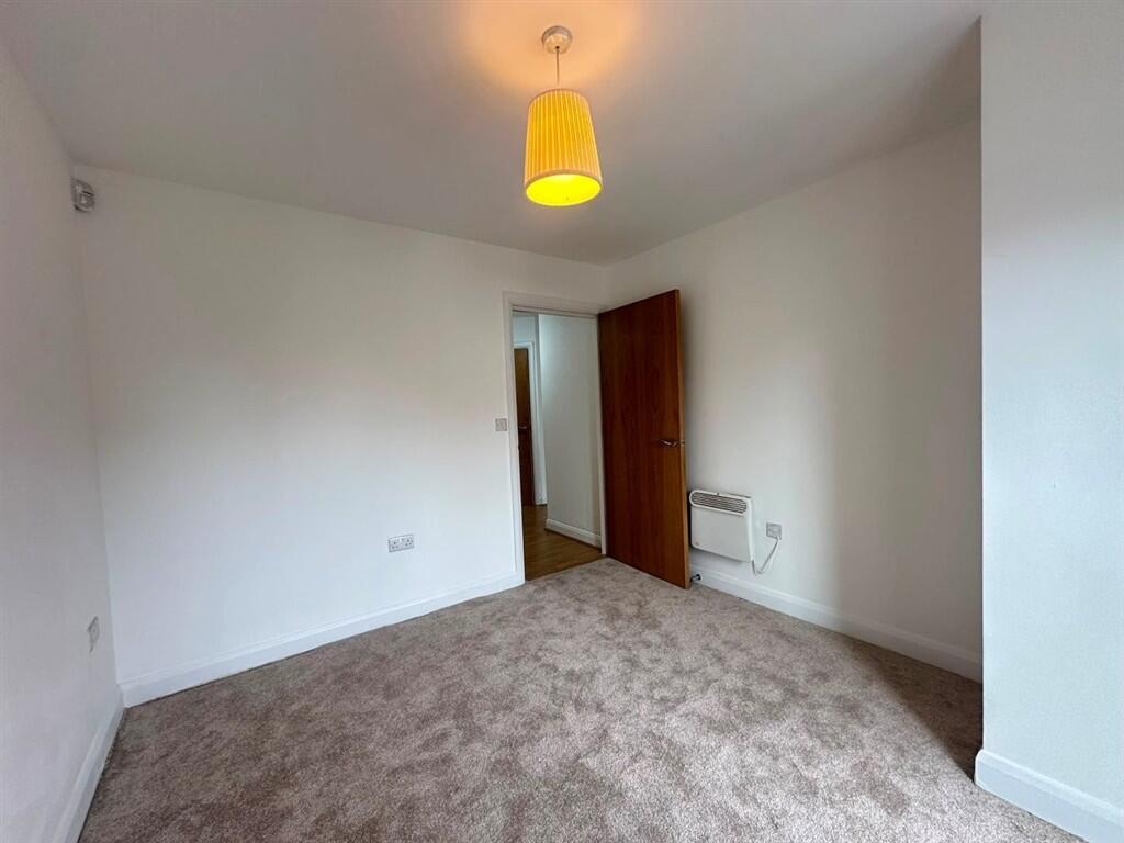 Apartment in Salford, Greater Manchester - View 5