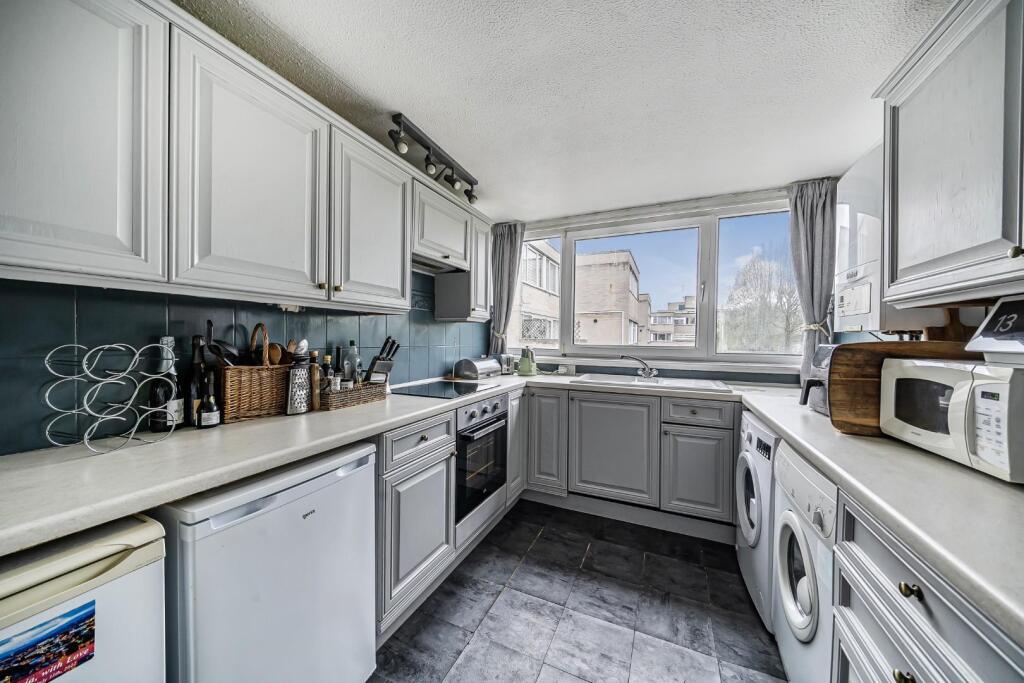 Apartment in Windsor - View 4