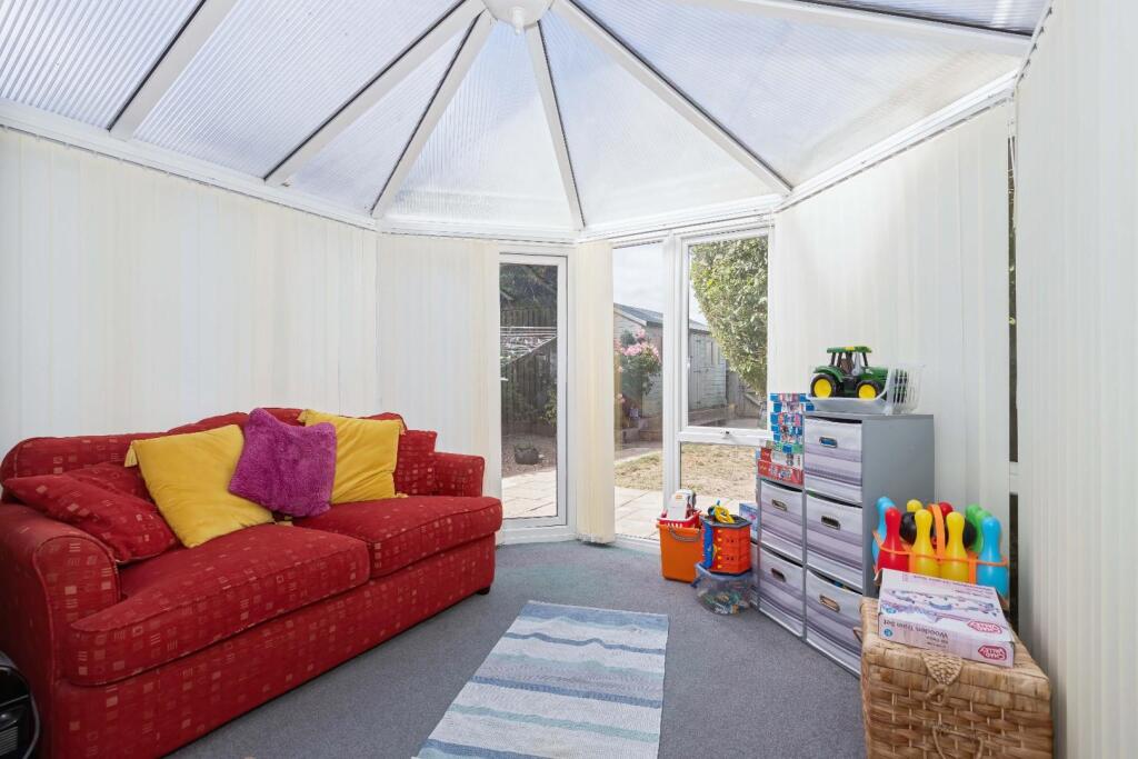 Lancing Close, Lancing photo 4