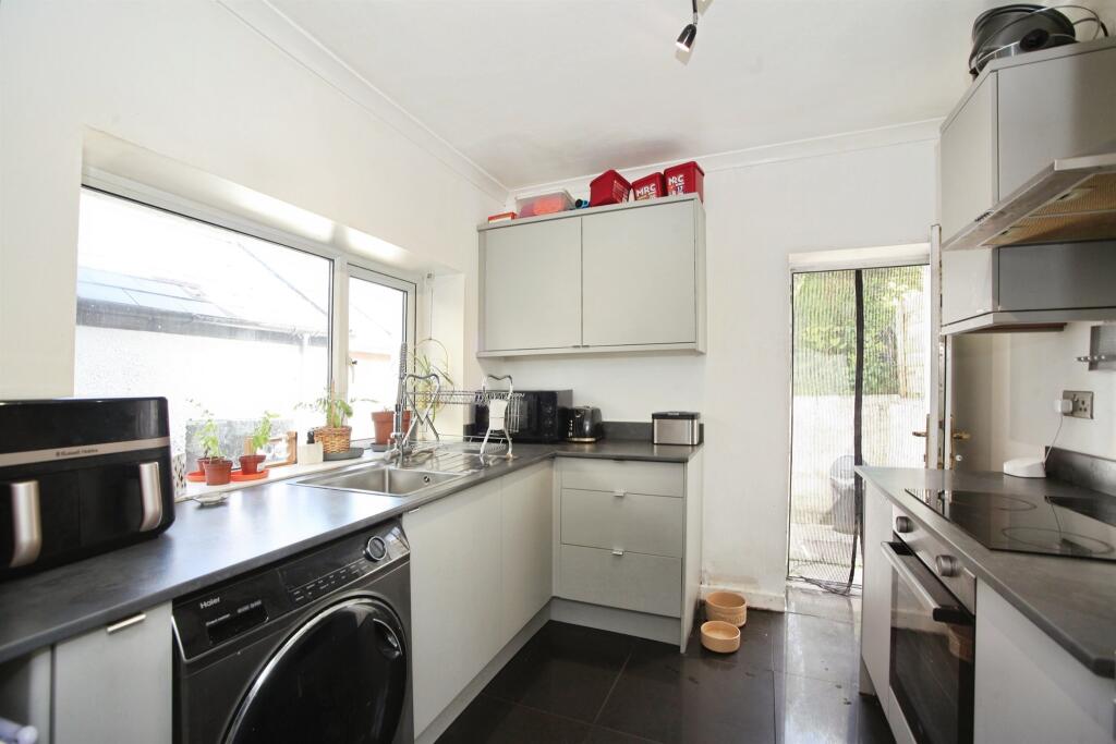 House in Cardiff, Cymmer - View 4