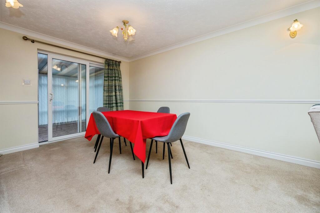 Twarnley Rise, WORCESTER photo 3