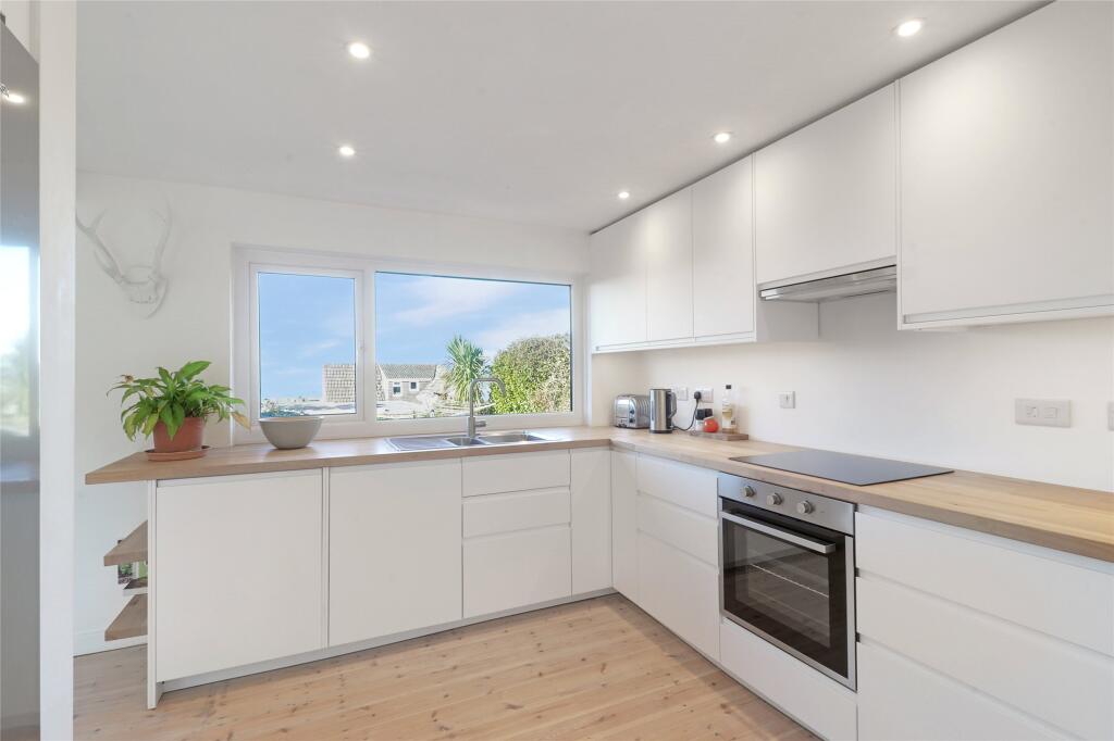 26, Fairfield, Ilfracombe, Devon, EX34 photo 2