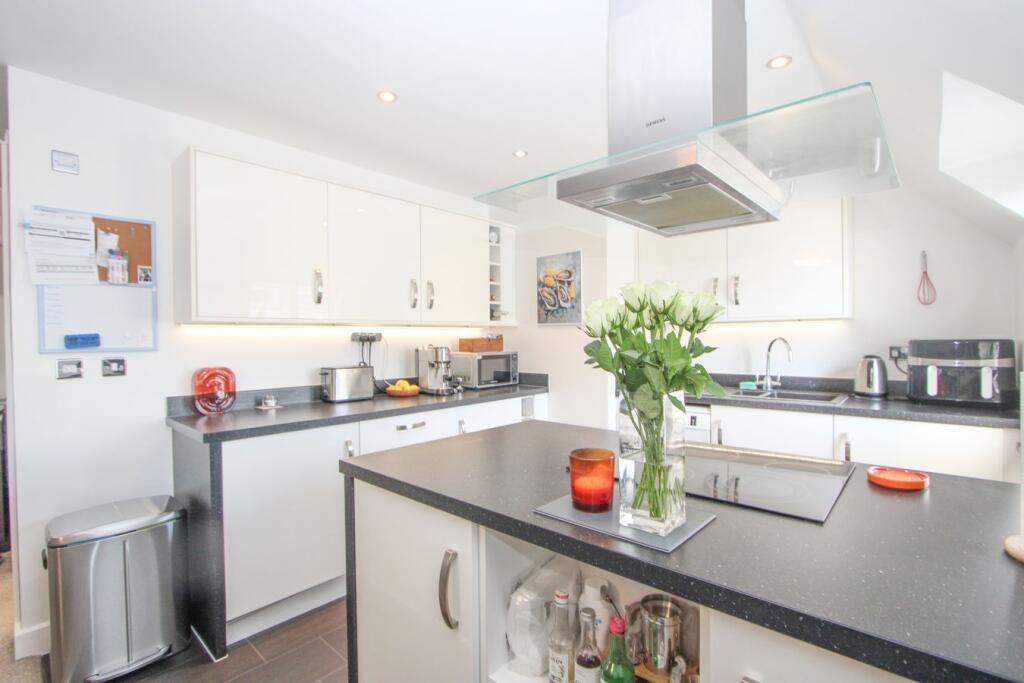 Sodbury Vale, Chipping Sodbury, BS37 - View 6