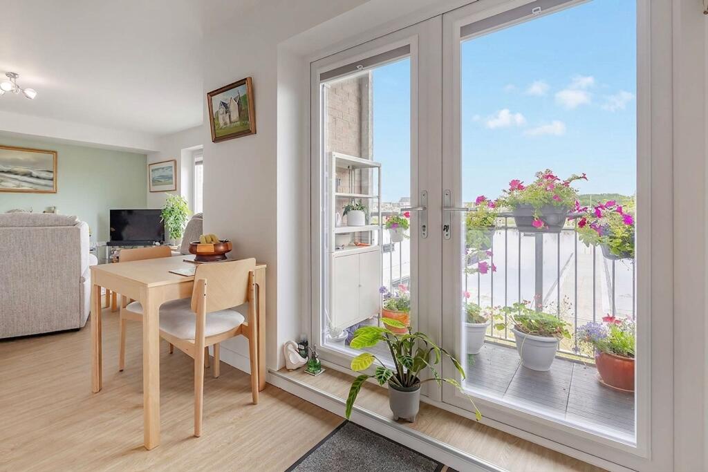 Apartment in Edinburgh - More