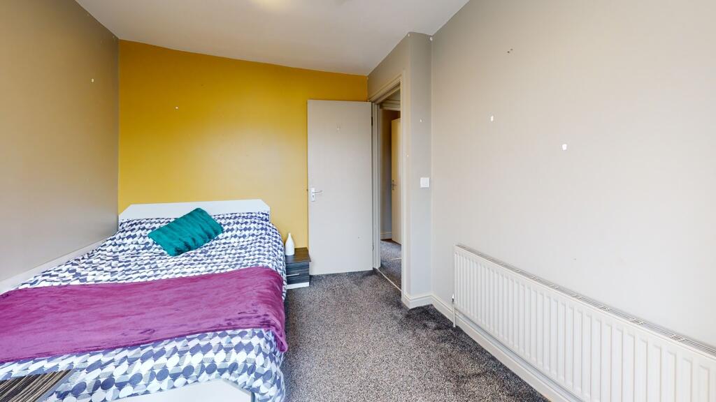 House in Leeds, West Yorkshire - View 4