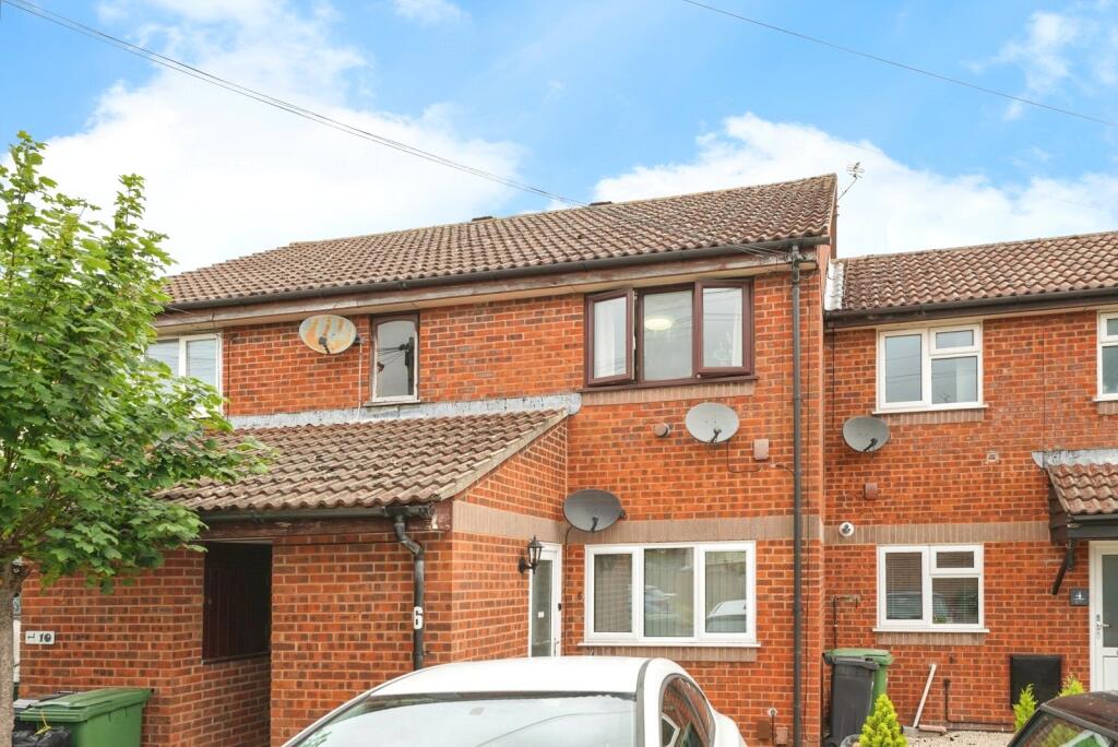 1-bed flat on Maple Close, Hardwicke, Gloucester, Gloucestershire, GL2, £90,000