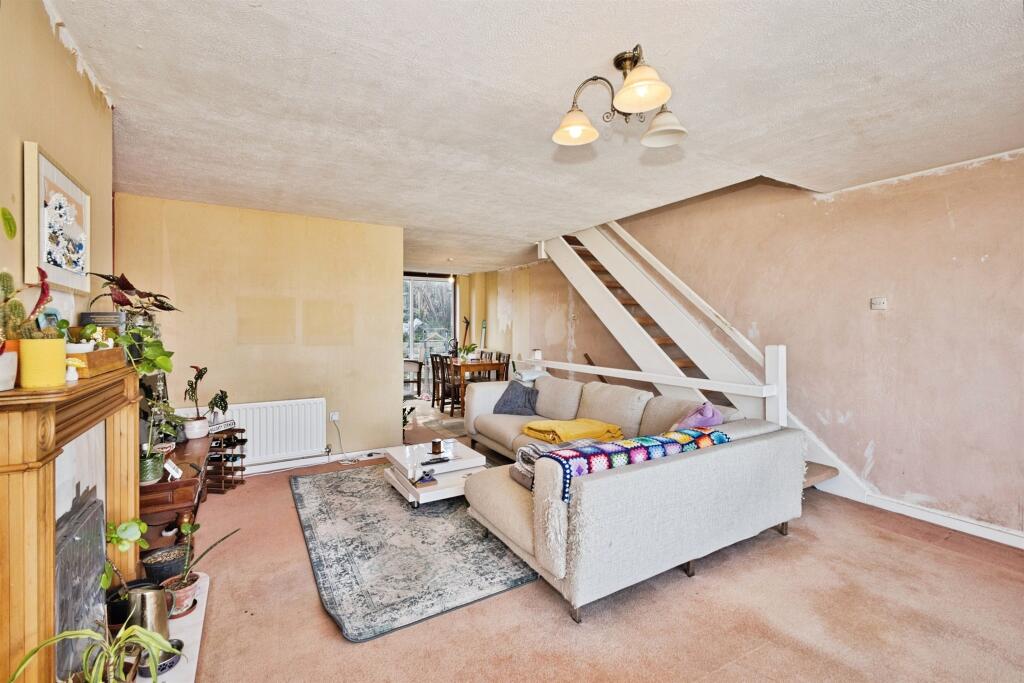 Additional image 3 of Yew Tree Close, Yeovil