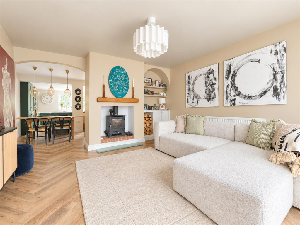House in Uckfield - More