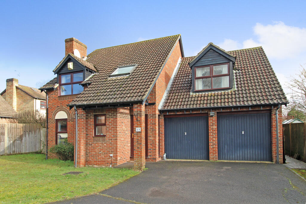 4-bed detached on The Warren , Tadley, RG26, £550,000