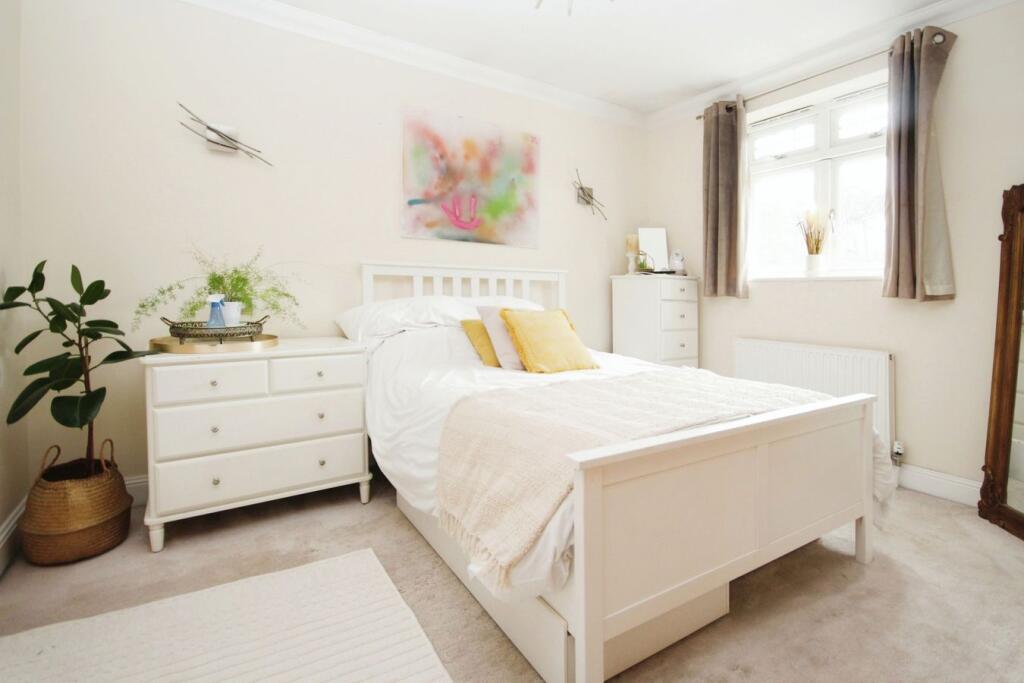 House in Bournemouth, Queens Park - More