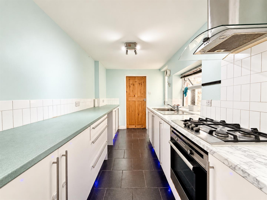 House in Gloucester, Gloucestershire - More
