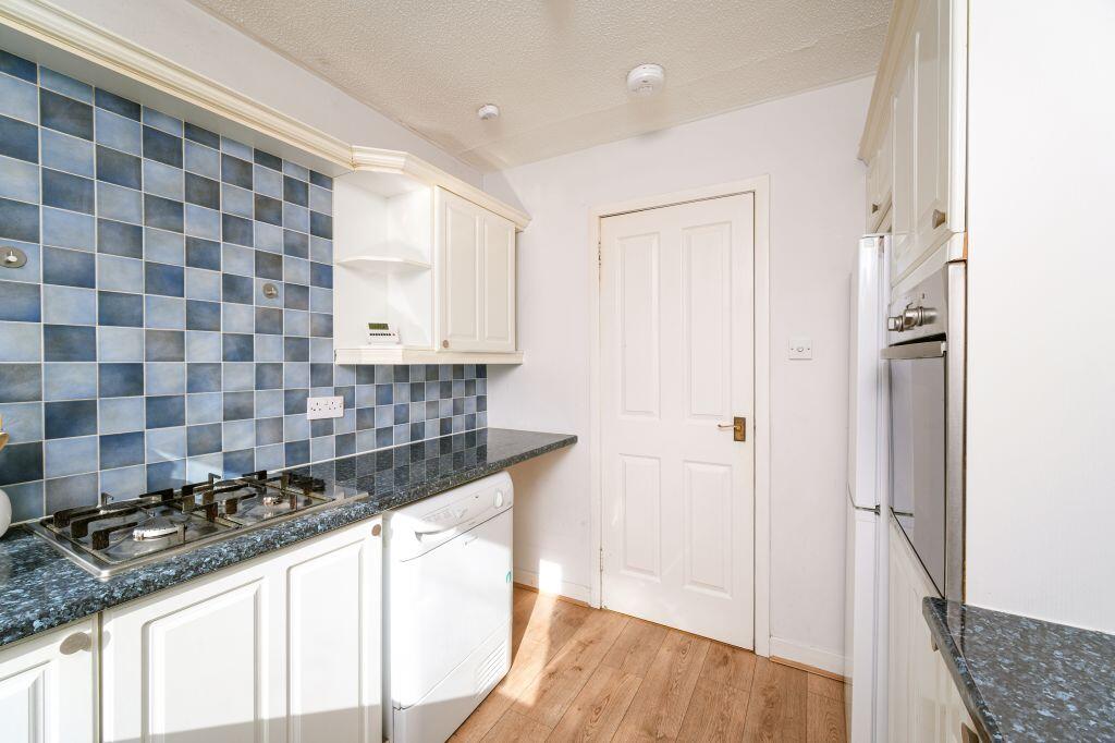 Apartment in Edinburgh, East Craigs - View 5