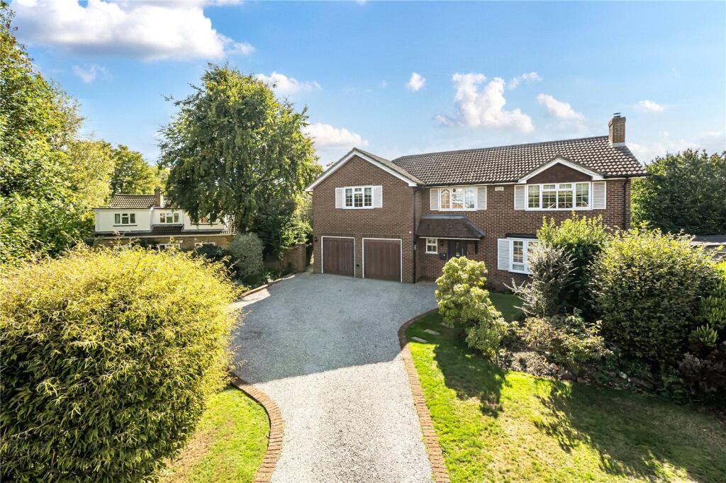 5-bed detached on Cedar Close, Tadley, Hampshire, RG26, £795,000