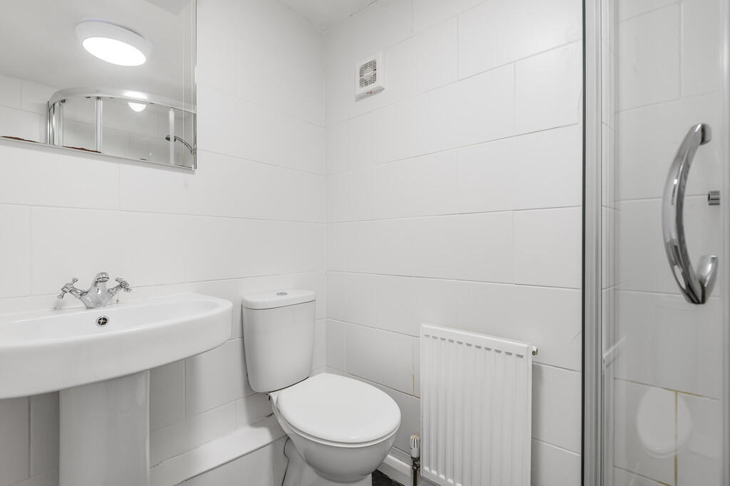 Flat 8, Yard 119, Highgate, Kendal, LA9 4EN photo 3