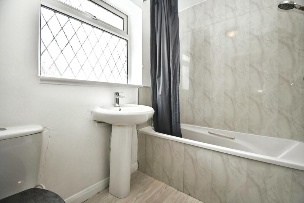 House in Hull - View 4