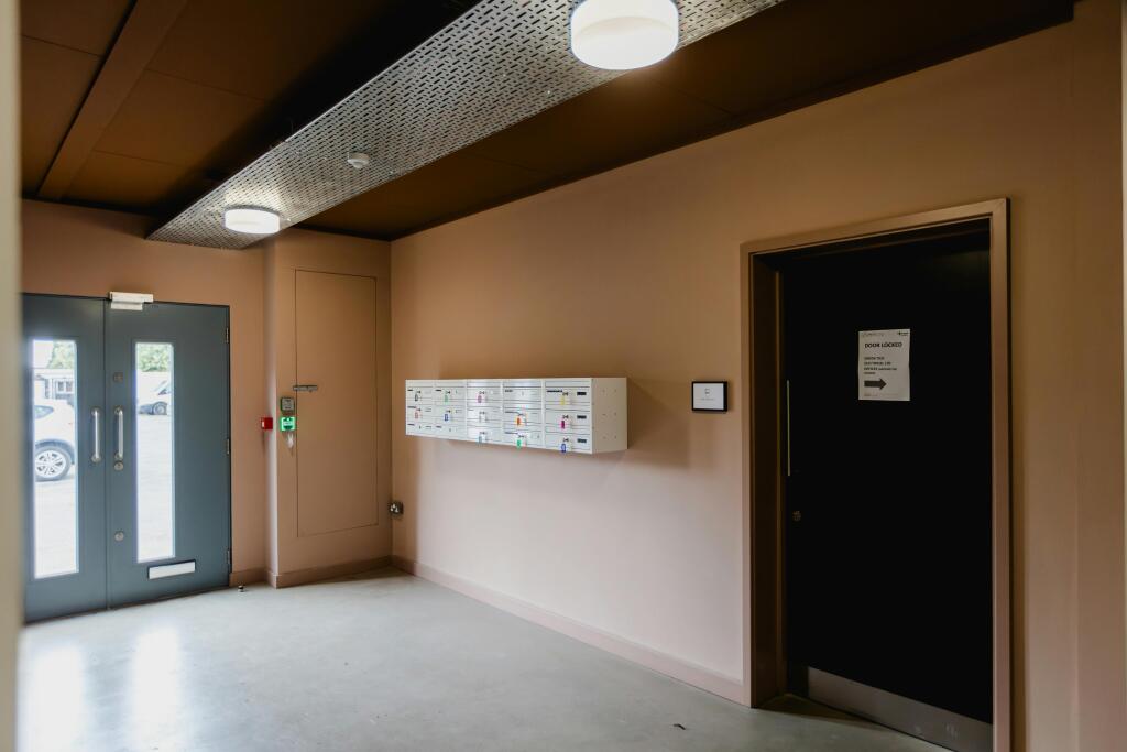 Base Business Space I Block