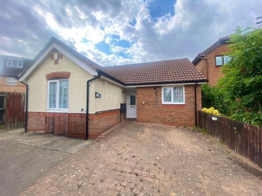 Main image of property: Chingle Croft, Emerson Valley, Milton Keynes, Buckinghamshire, MK4 2HR