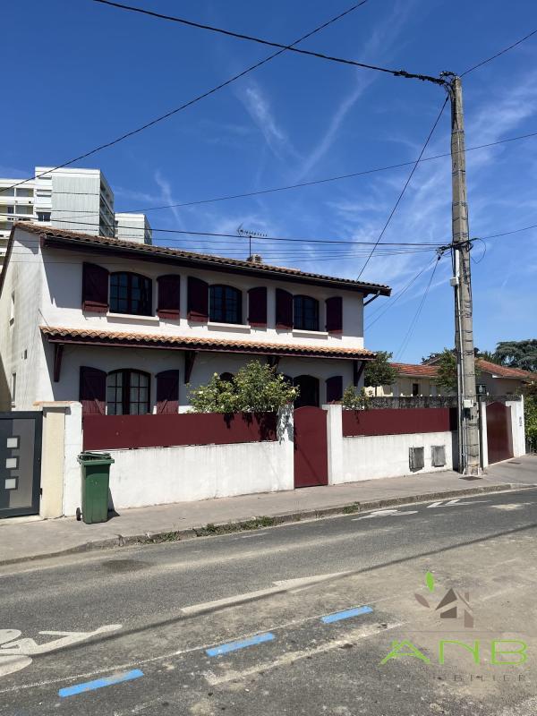 Main image of property: Aquitaine, Gironde, Bègles