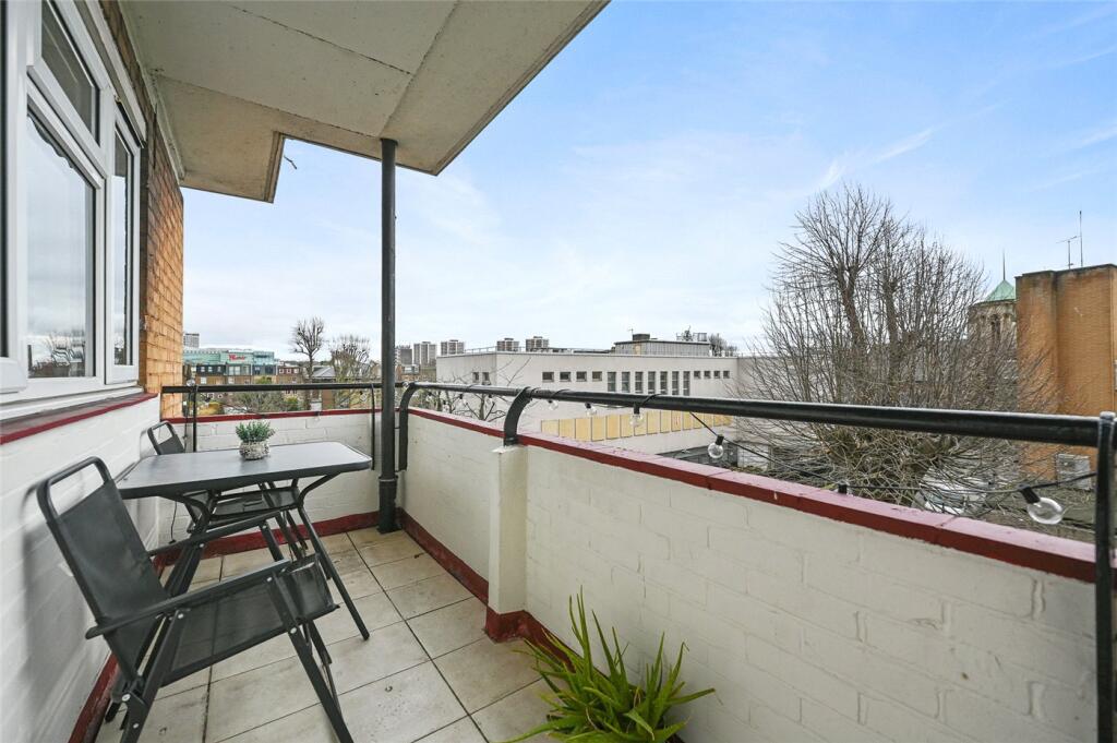 Apartment in London, Shepherd's Bush - View 3