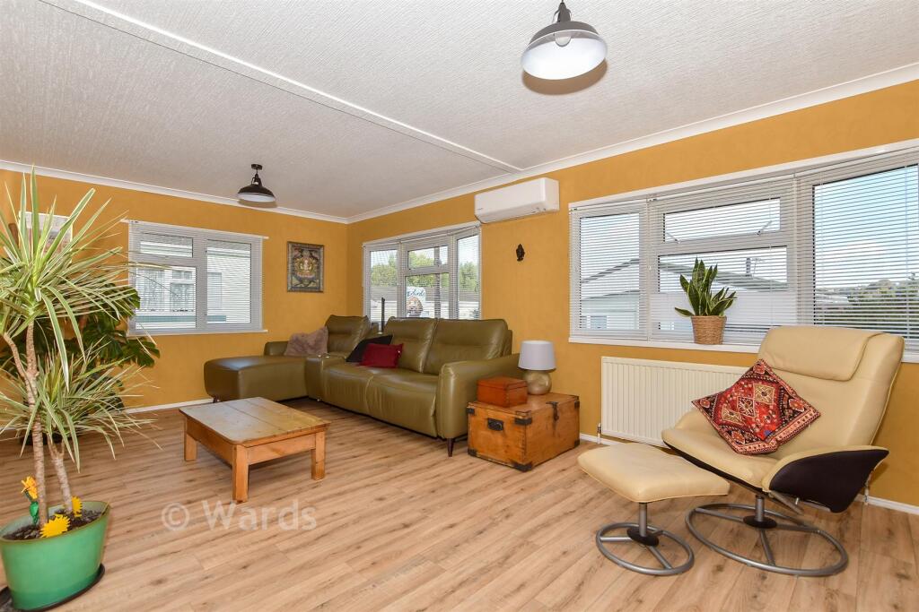 2-bed caravan on Lower Road, East Farleigh, Maidstone, Kent, £190,000