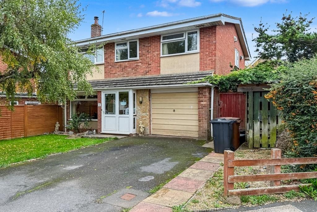 4-bed detached on Manning Avenue, Cullompton, Devon, £325,000