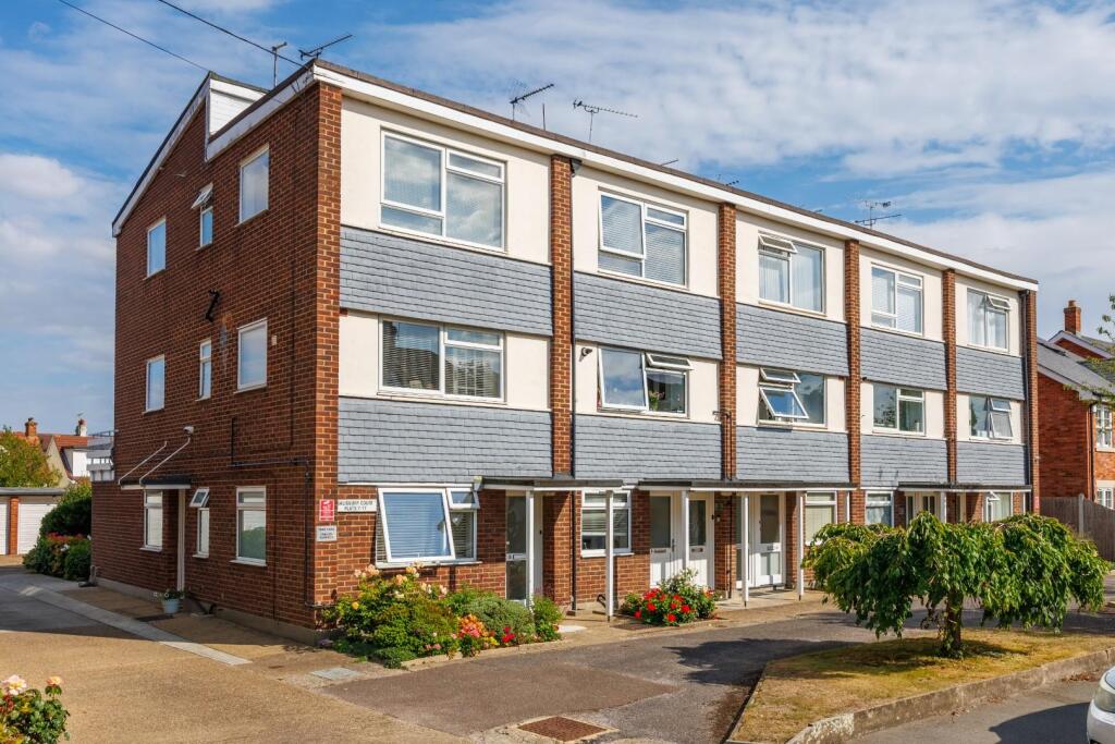 1-bed flat on Salisbury Road, Leigh-on-Sea, £175,000