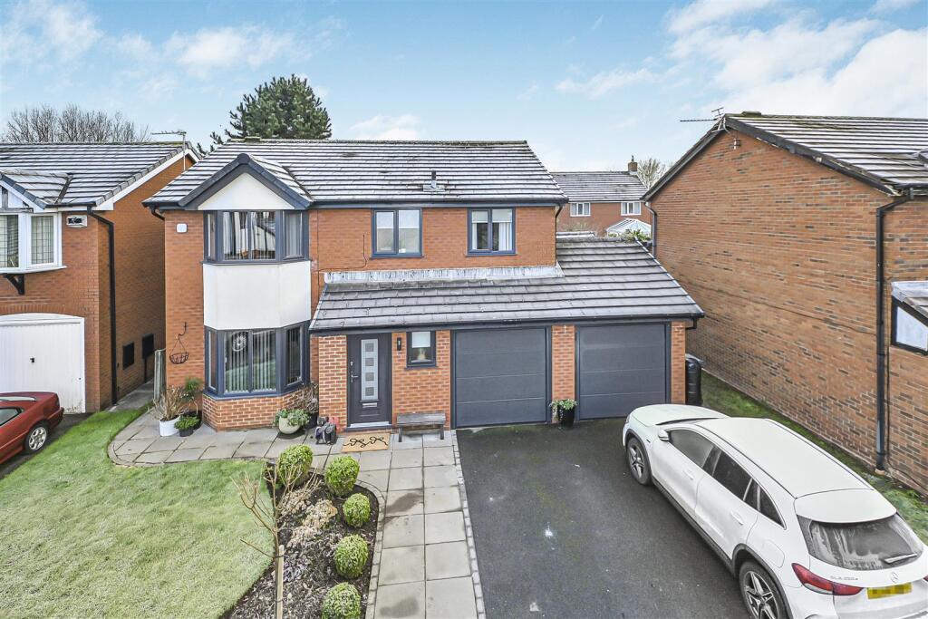 Main image of property: The Pines, Pennington, Leigh