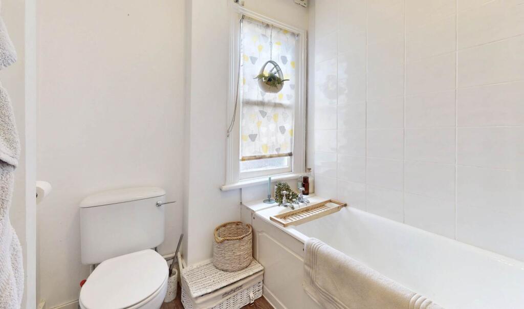 Apartment in London - View 5