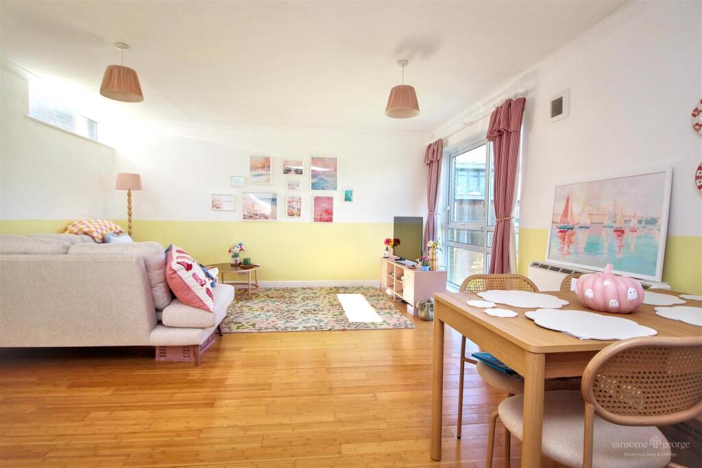 Apartment in Reading, Katesgrove - More
