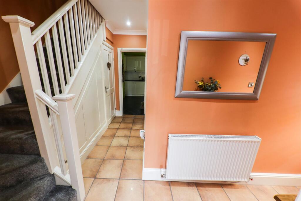 House in Doncaster, Hatfield - View 5