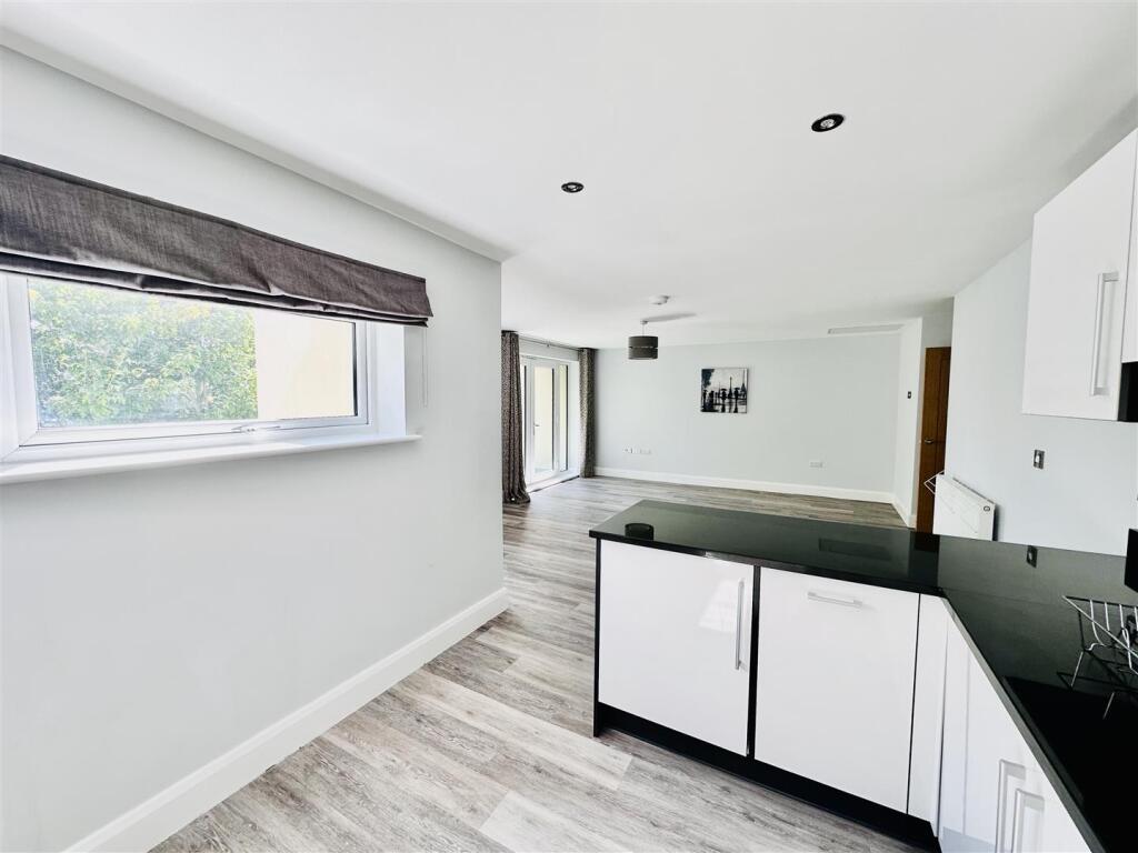 Apartment in Vale of White Horse, Great Faringdon - View 4