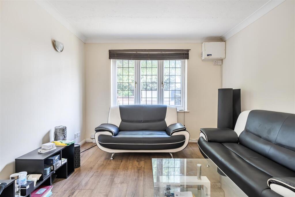 Apartment in Kingston upon Thames - View 5