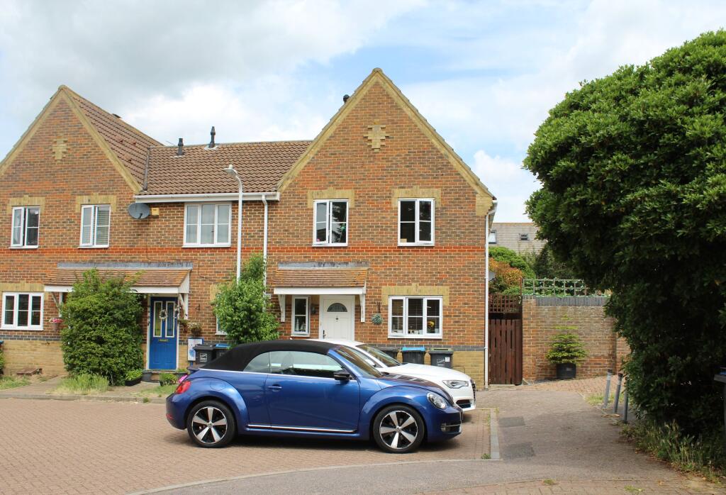 Main image of property: 11 Moyes Close