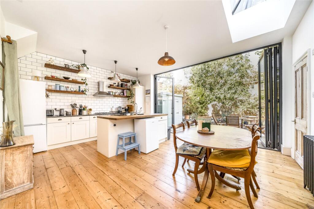 House in London - View 2