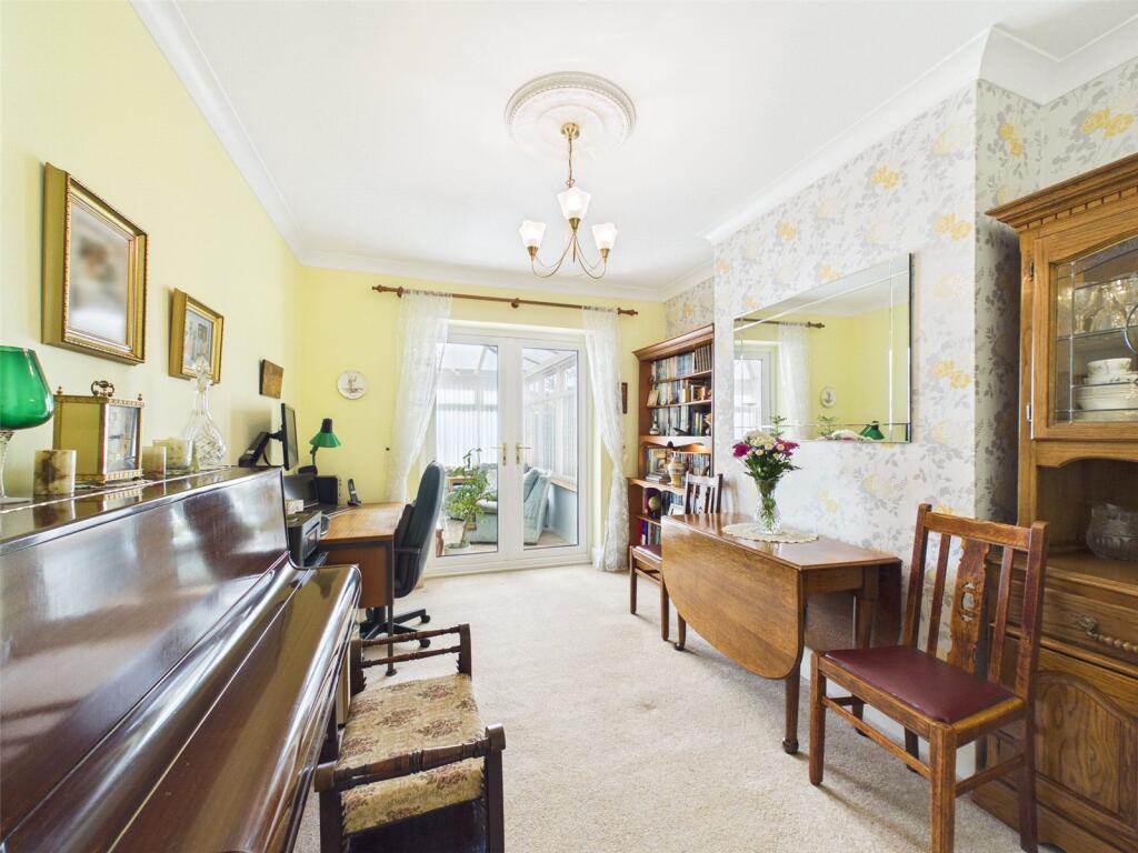 Elizabeth Avenue, Christchurch, Dorset, BH23 - View 6