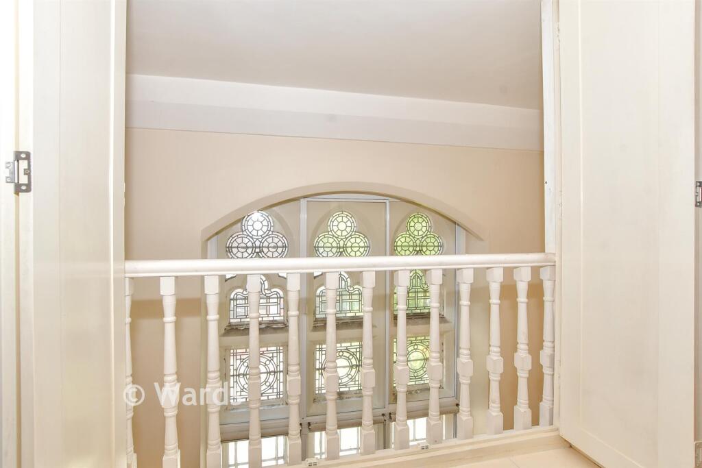 Apartment in Dover, Tower Hamlets - View 5