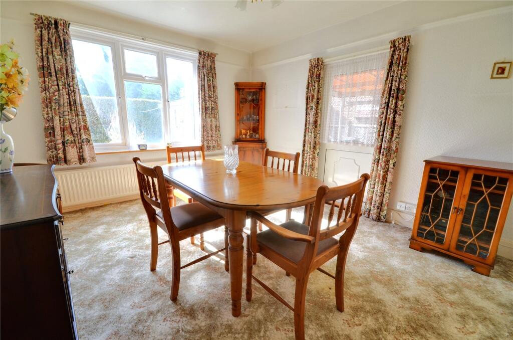 House in Tandridge, New Chapel, Horne - More