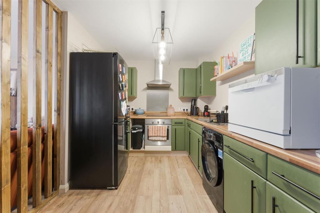 NN9, Arthur Nutt Court, Finedon - More