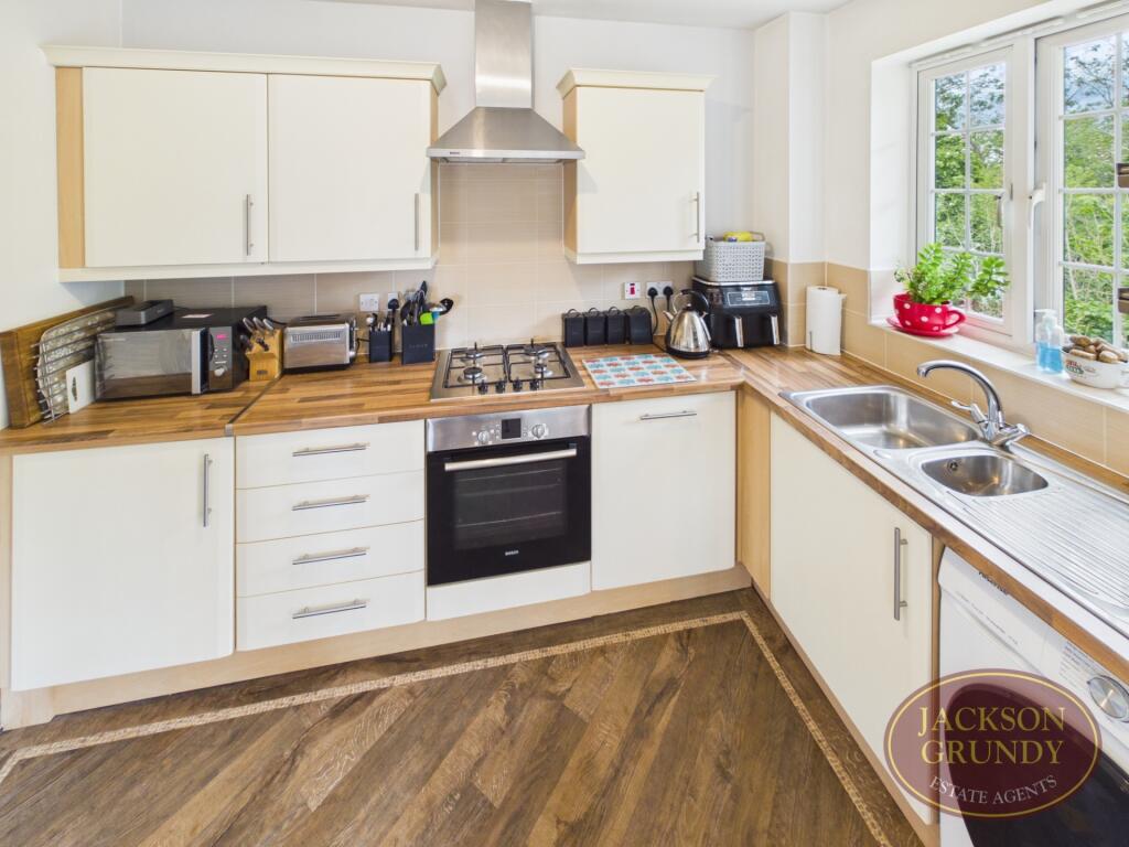 St Crispin Drive, St. Crispin's, NN5 4BL - View 5